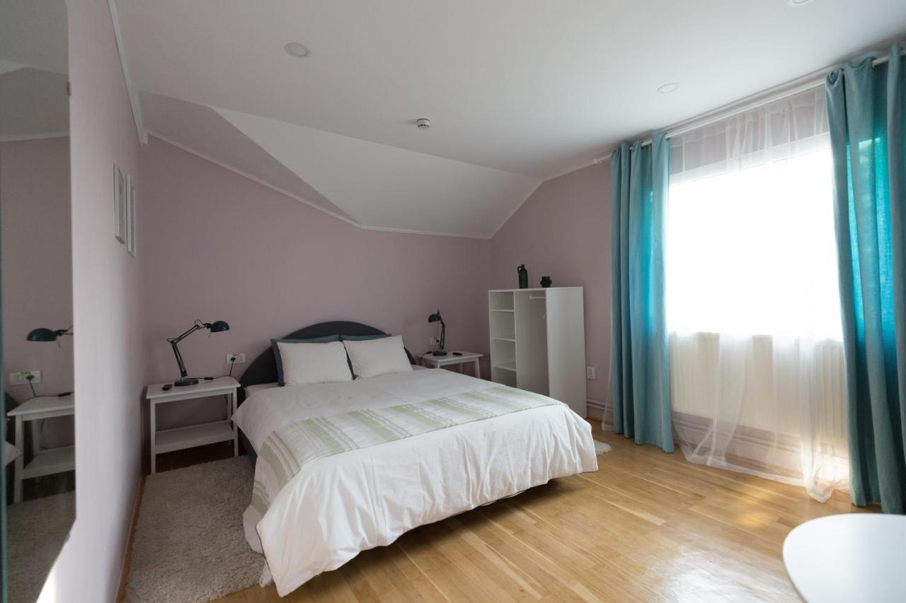 Готель Casa Ris Тиргу-Жіу Екстер'єр фото