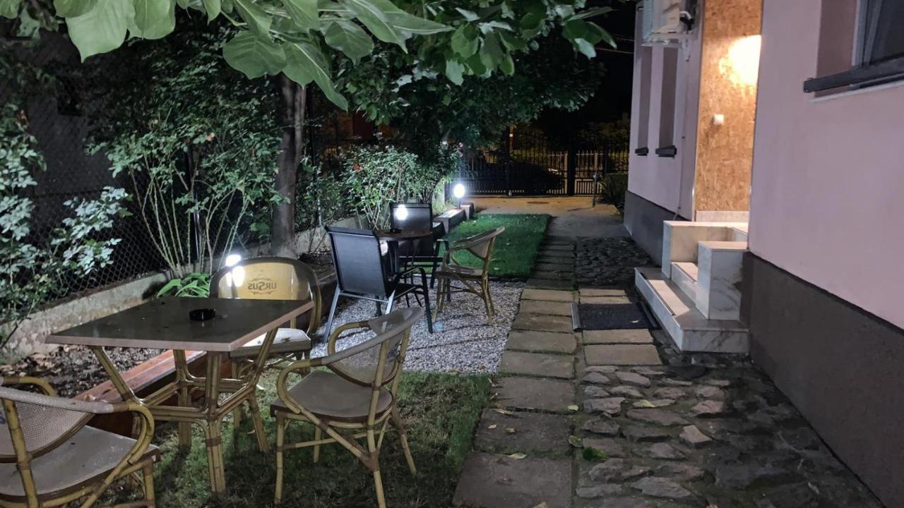 Готель Casa Ris Тиргу-Жіу Екстер'єр фото